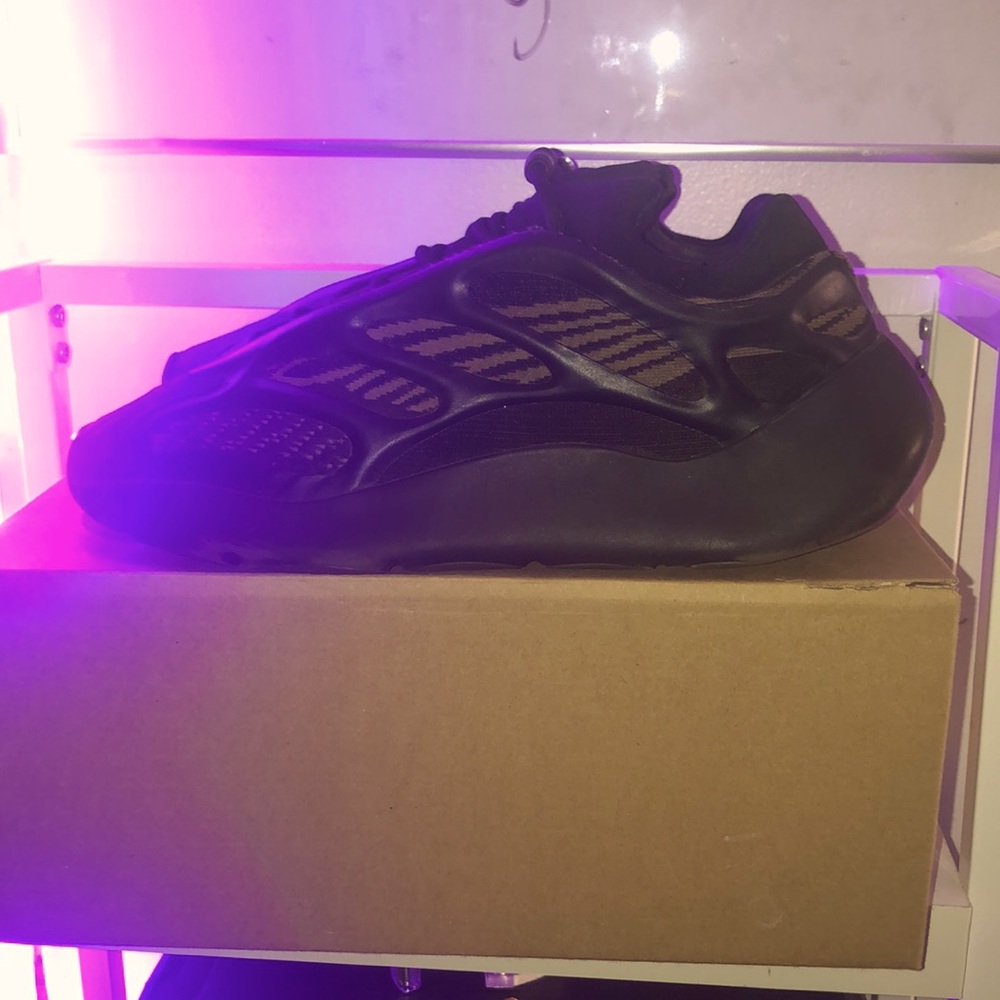 Yeezy 700 Clay Brown